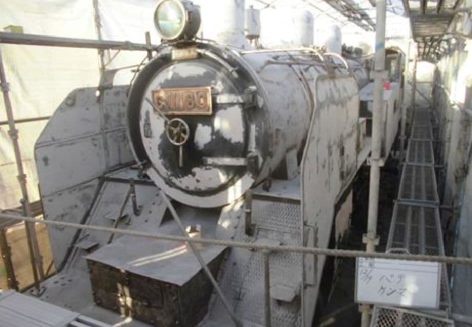 山城総合運動公園の蒸気機関車（国鉄C11 180）